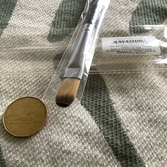 New Cover Fx Small concealer brush - Picture 3 of 3